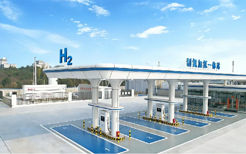 Integrated hydrogen production and refueling